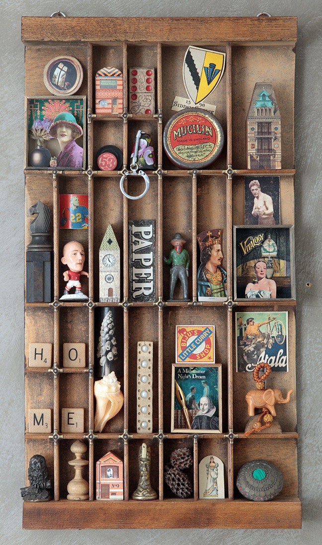 ￼￼Cabinet of curios and little collectables in an old antique letterpress printers tray type case drawer