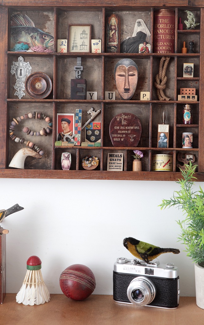 ￼￼Cabinet of curios and little collectables in an old antique letterpress printers tray type case drawer